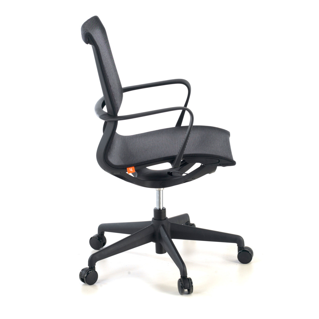 silla giratoria negro ice estructura blanca malla 7