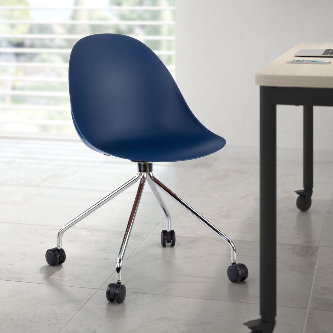 silla confidente azul flow con ruedas plastico 2