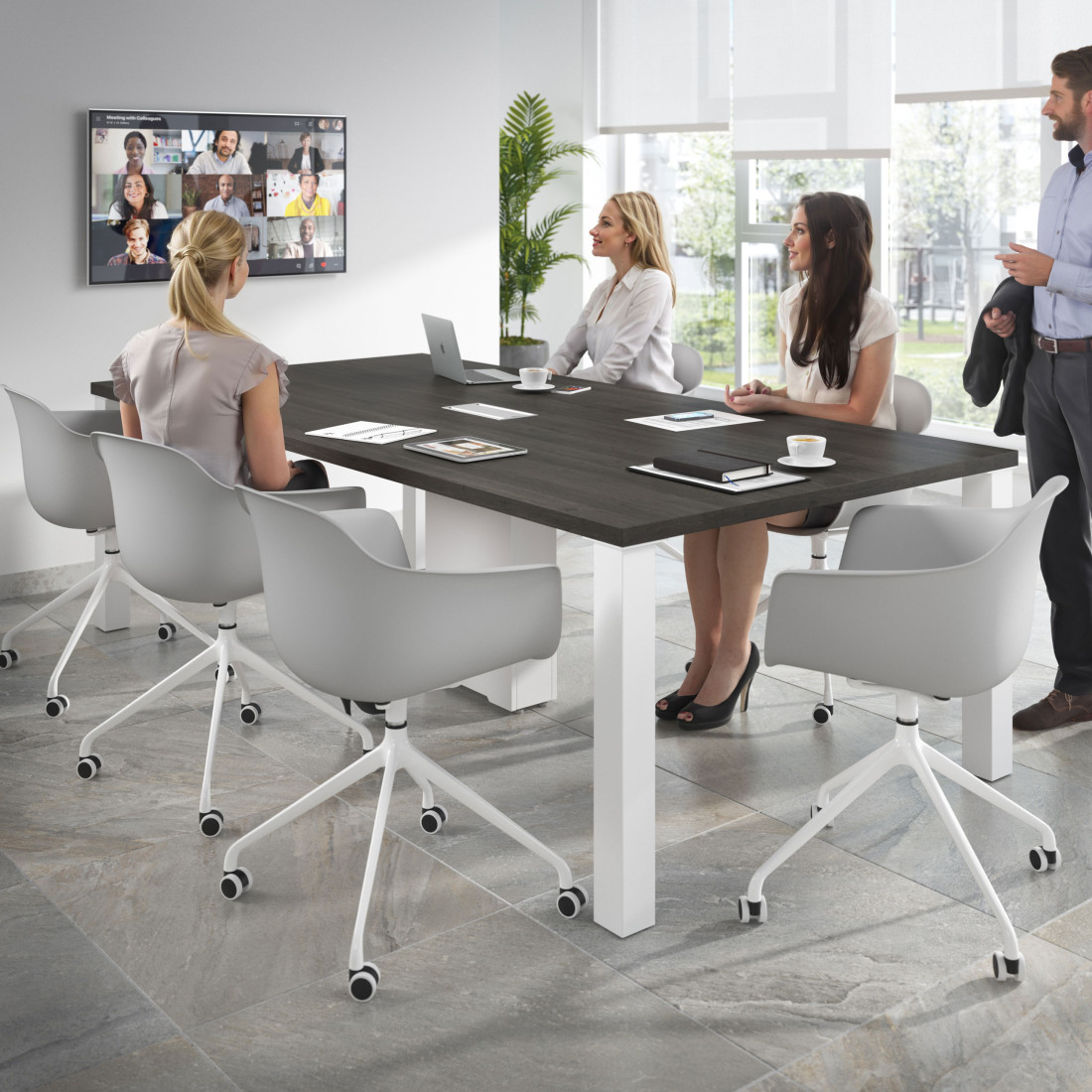 silla de reuniones gris elisa con ruedas plastico 2