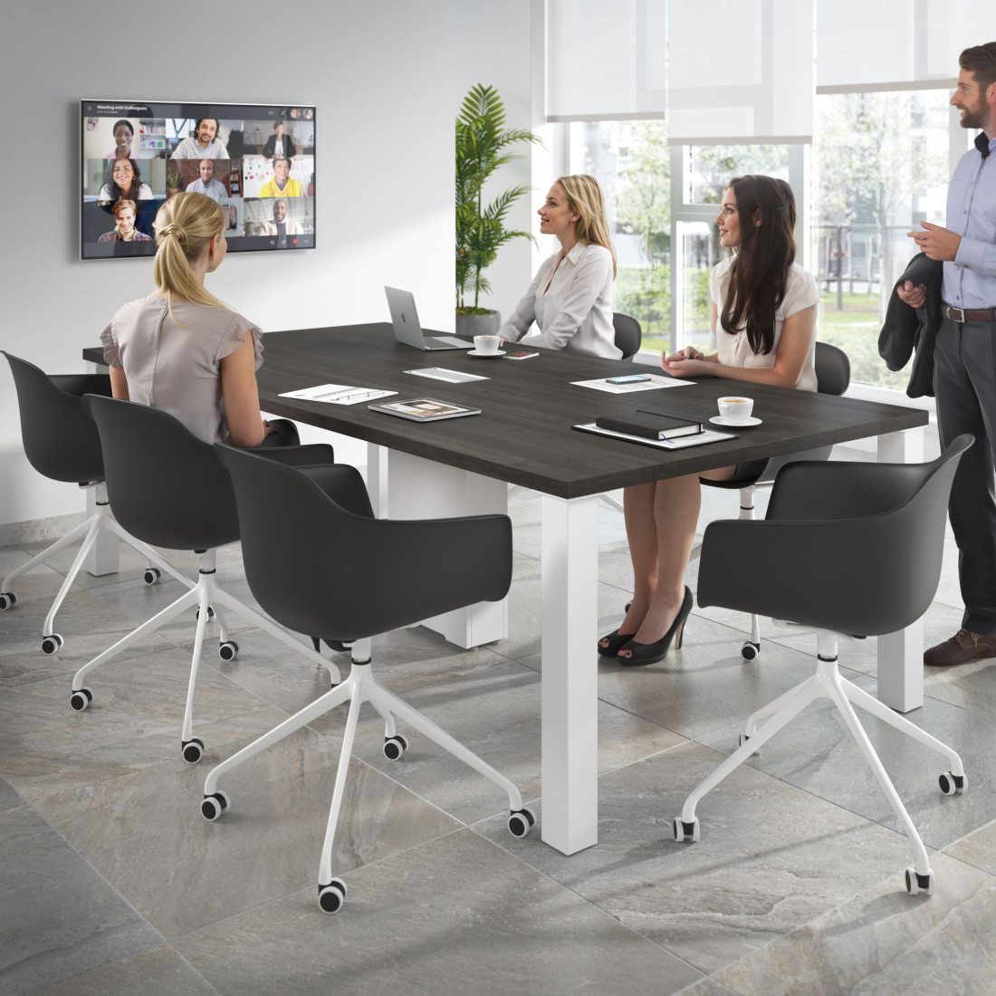 silla de reuniones negro elisa con ruedas plastico 2