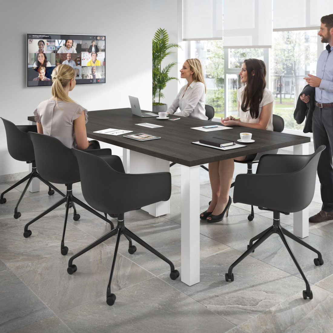 silla de reuniones negro elisa con ruedas plastico 2