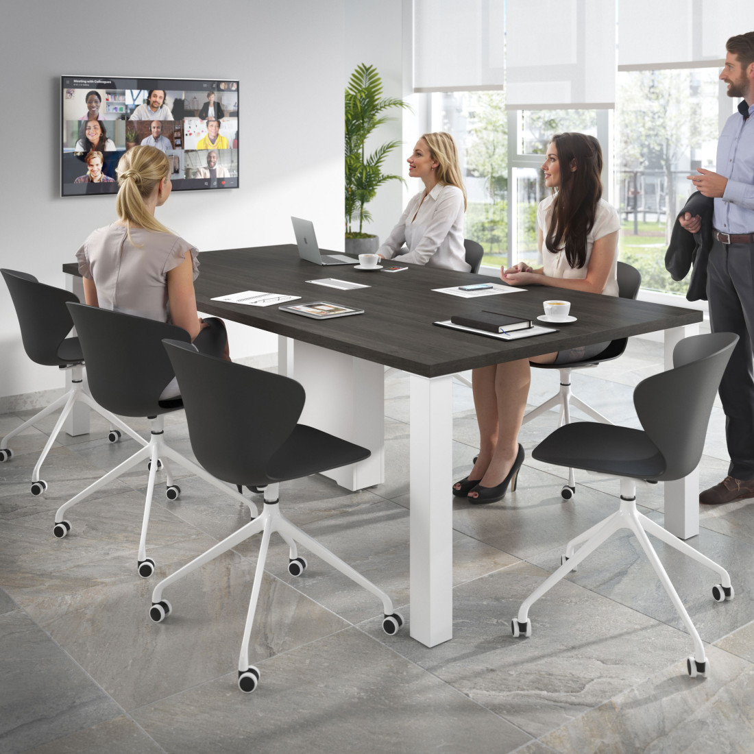 silla de reuniones negro wendy con ruedas plastico 2