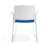 silla confidente azul lotus con brazos tapizada tela 4