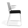 silla confidente negro lotus con brazos tapizada tela 3