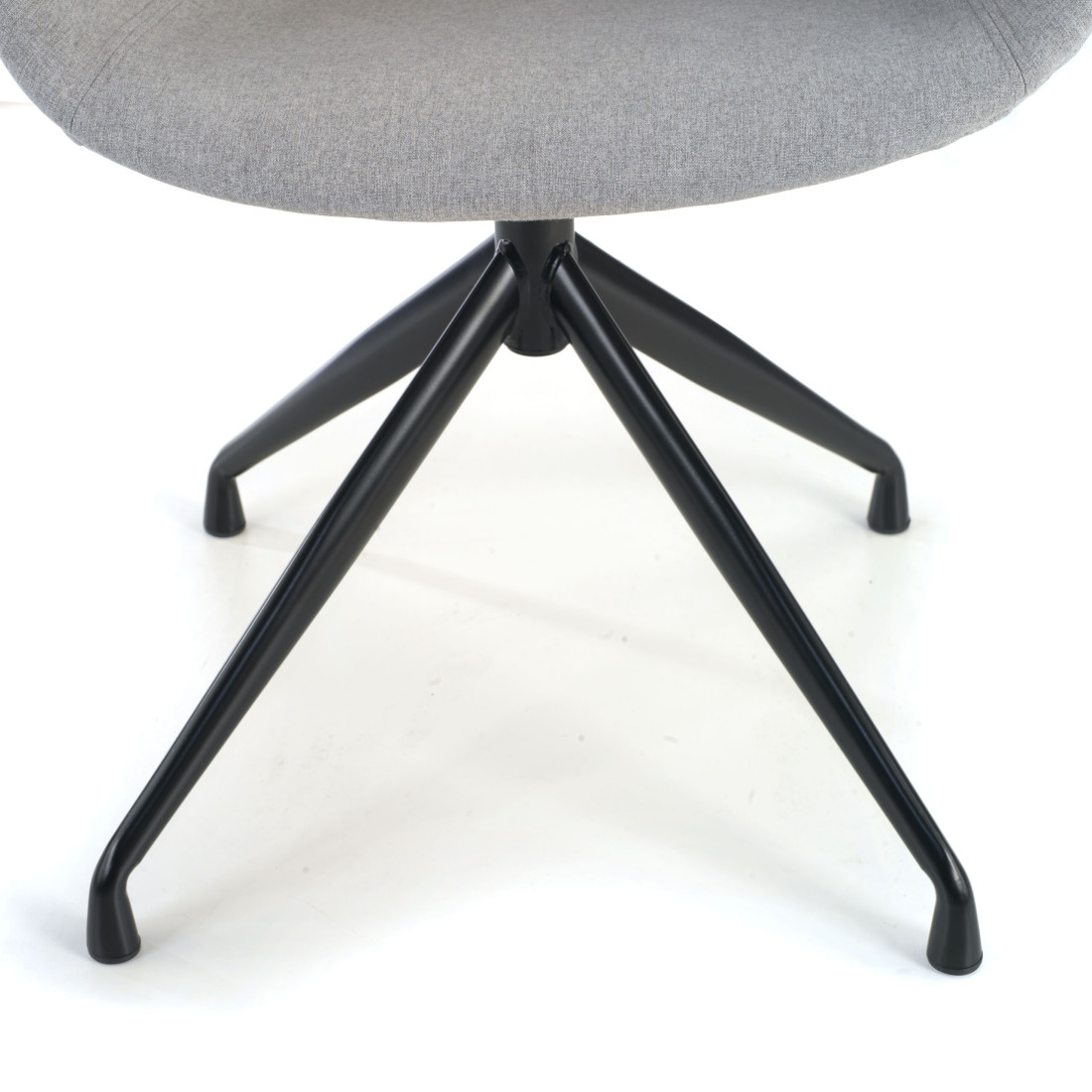 silla confidente gris ivonne base piramide tela 8
