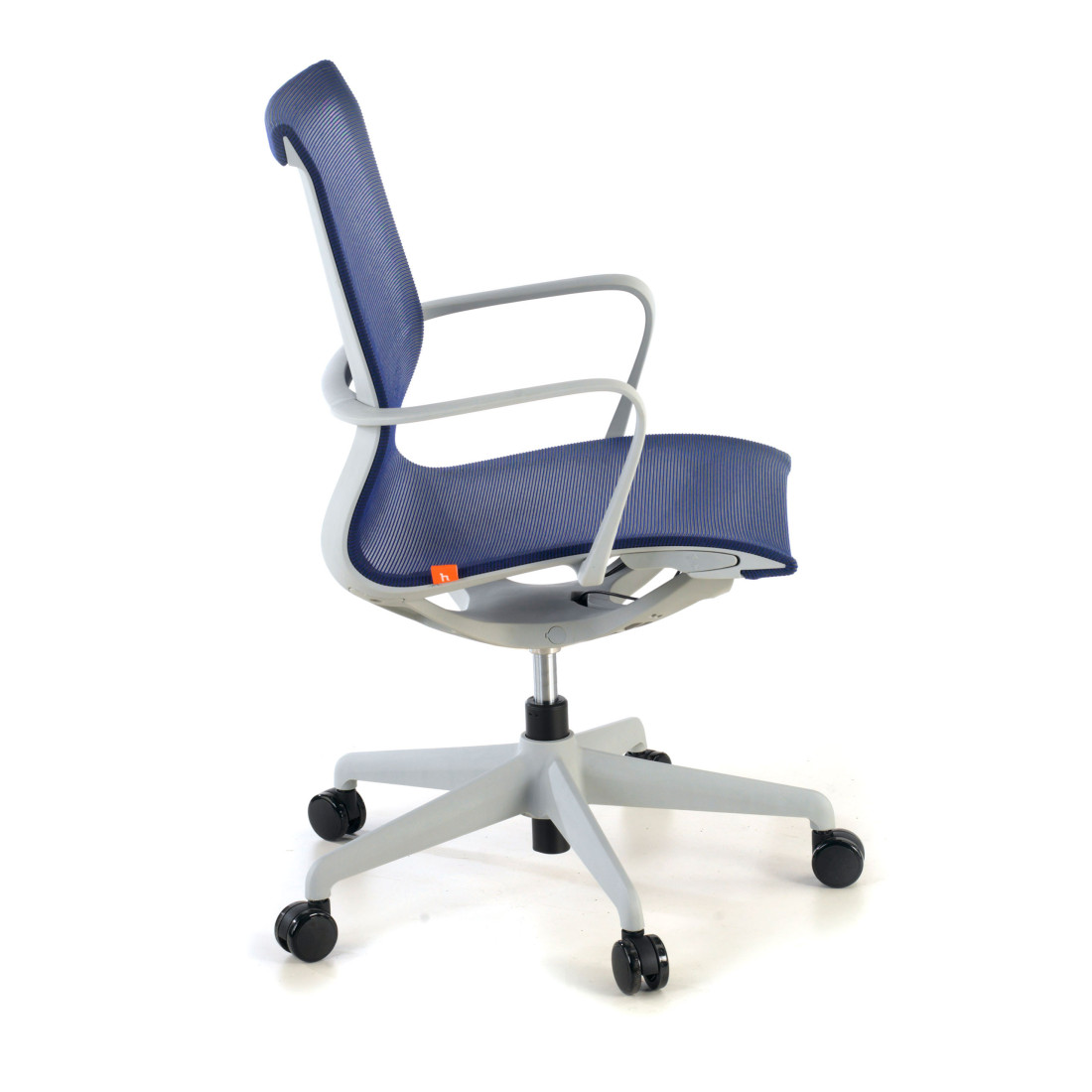 silla giratoria azul ice estructura negra malla 7