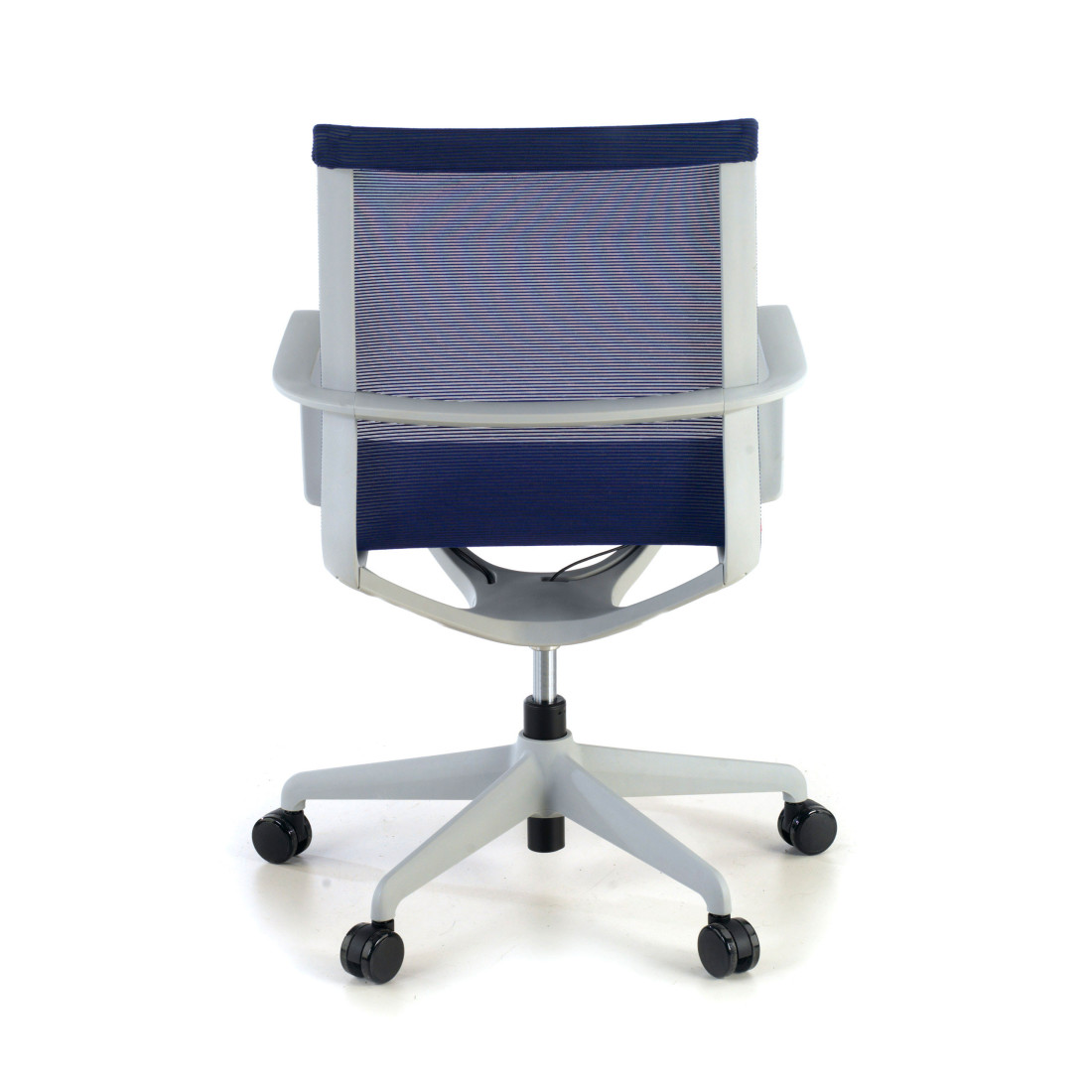 silla giratoria azul ice estructura negra malla 8