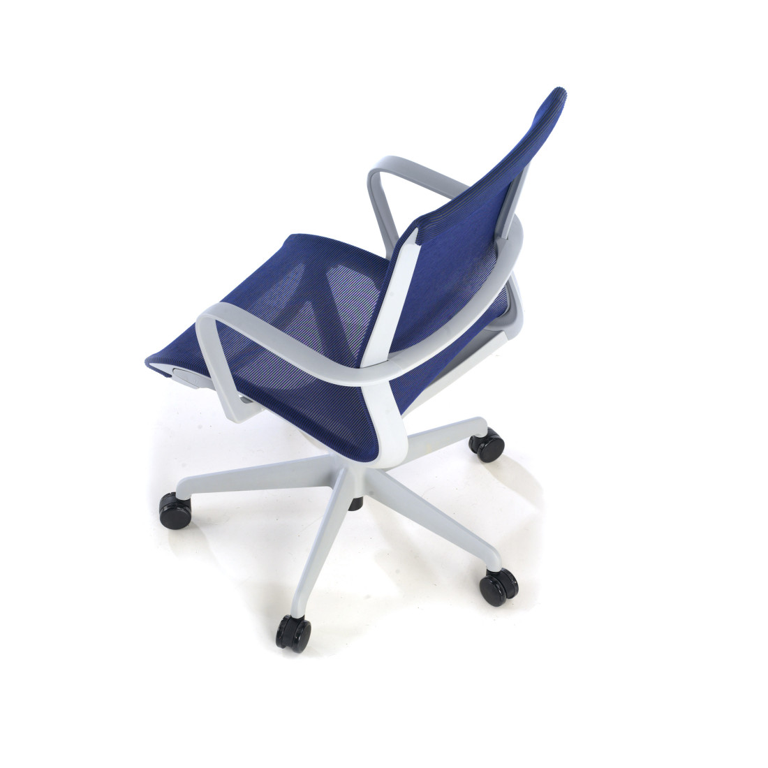 silla giratoria azul ice estructura negra malla 6