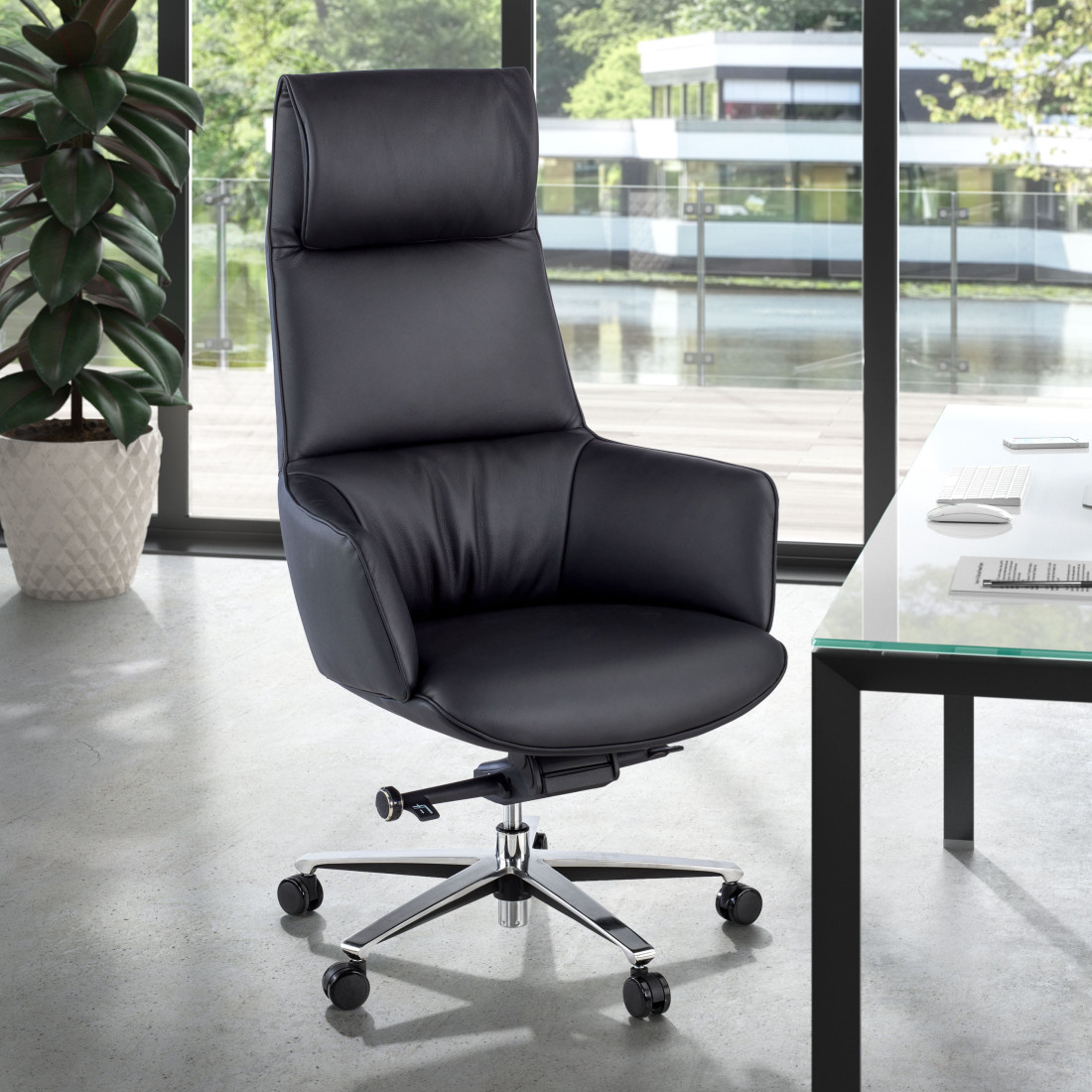 sillon de oficina negro president piel natural la piel natural sigue siendo el material mas apreciado por sus multiples ventajas los sillones tapizados en piel natural son mas suaves y flexibles al tacto y su olor es muy caracteristico el cuero natural es muy resistente siempre que se 2