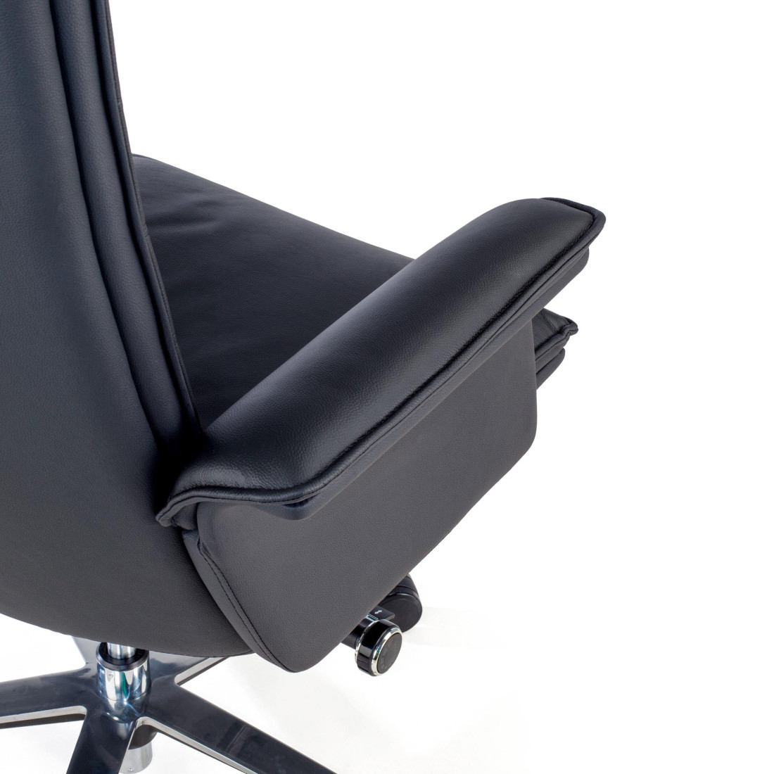 sillon de oficina negro copenhague piel natural la piel natural sigue siendo el material mas apreciado por sus multiples ventajas los sillones tapizados en piel natural son mas suaves y flexibles al tacto y su olor es muy caracteristico el cuero natural es muy resistente siempre que se 5