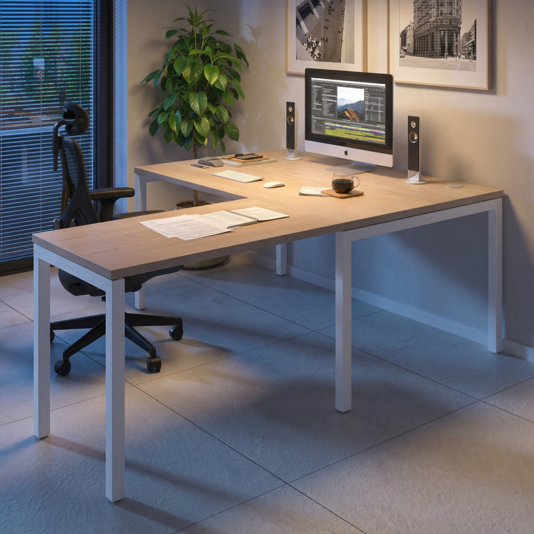 Mesa de dirección en L Kube fondo 100 con ala ancha, estructura aluminio