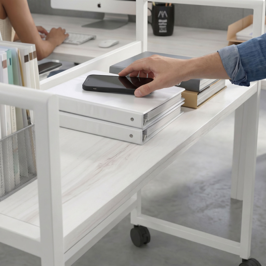 Carro auxiliar de escritorio con ruedas Orbit, estructura blanca